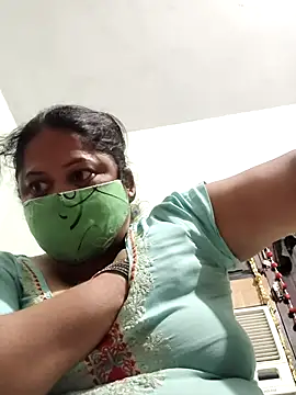 Snapshot of Mmm143 chatting on 10/29/25, 07:48 Mmm143 online show from 10/29/25, 07:48