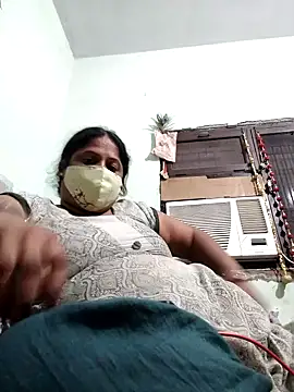 Snapshot of Mmm143 chatting on 11/02/25, 05:59 Mmm143 online show from 11/02/25, 05:59