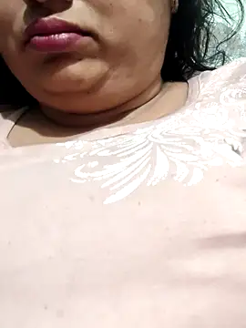Snapshot of Mmm143 chatting on 02/08/26, 02:37 Mmm143 online show from 02/08/26, 02:37