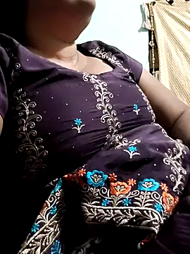 Snapshot of Mmm143 chatting on 03/09/26, 10:36 Mmm143 online show from 03/09/26, 10:36