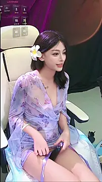 Snapshot of lulu5211 chatting on 10/16/25, 11:55 lulu5211 online show from 10/16/25, 11:55