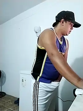 Snapshot of Alex_man23 chatting on 11/05/25, 10:43 Alex man23 online show from 11/05/25, 10:43