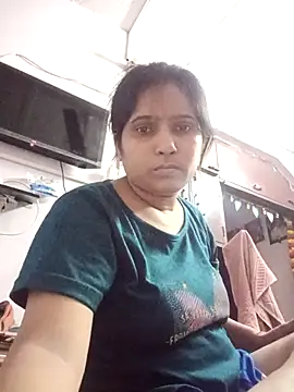 Snapshot of aliya-jaan71 chatting on 10/27/25, 06:45 aliya-jaan71 online show from 10/27/25, 06:45