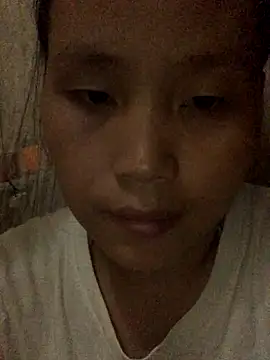 Snapshot of huong-18 chatting on 09/25/25, 04:11 huong-18 online show from 09/25/25, 04:11