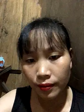Snapshot of huong-18 chatting on 10/01/25, 01:00 huong-18 online show from 10/01/25, 01:00