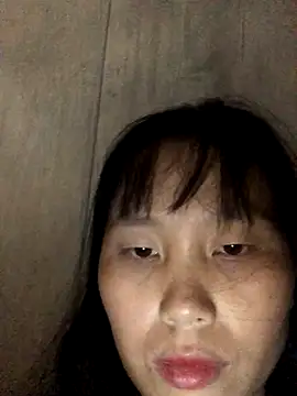 Snapshot of huong-18 chatting on 10/03/25, 11:35 huong-18 online show from 10/03/25, 11:35