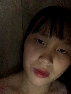 Snapshot of huong-18 chatting on 10/04/25, 02:15 huong-18 online show from 10/04/25, 02:15