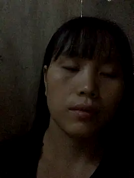 Snapshot of huong-18 chatting on 10/10/25, 11:37 huong-18 online show from 10/10/25, 11:37