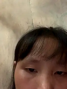 Snapshot of huong-18 chatting on 10/13/25, 04:56 huong-18 online show from 10/13/25, 04:56