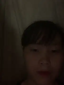 Snapshot of huong-18 chatting on 10/20/25, 04:29 huong-18 online show from 10/20/25, 04:29