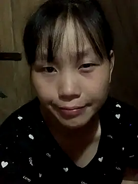 Snapshot of huong-18 chatting on 10/23/25, 10:03 huong-18 online show from 10/23/25, 10:03