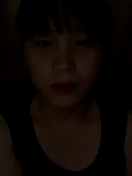 Snapshot of huong-18 chatting on 10/23/25, 10:08 huong-18 online show from 10/23/25, 10:08