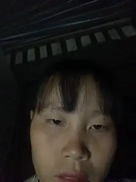 Snapshot of huong-18 chatting on 10/25/25, 09:31 huong-18 online show from 10/25/25, 09:31