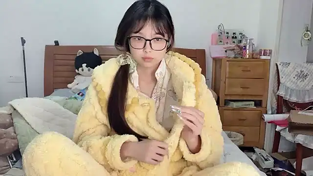 Akong11 online show from 12/04/25, 02:21