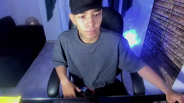 Hunteer Boy online show from 10/03/25, 07:55