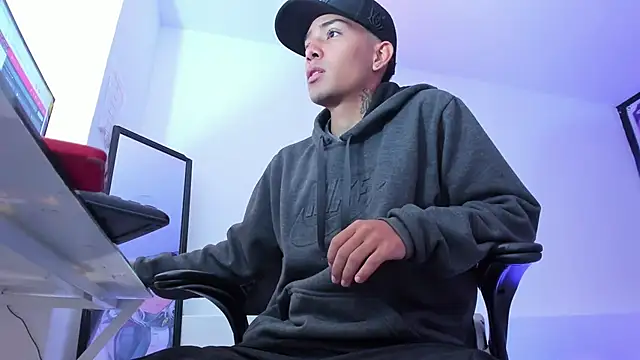 Hunteer Boy online show from 10/13/25, 07:14