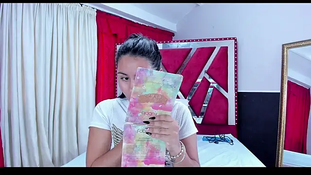 Snapshot of Luna021_1 chatting on 10/10/25, 08:30 Luna021 1 online show from 10/10/25, 08:30