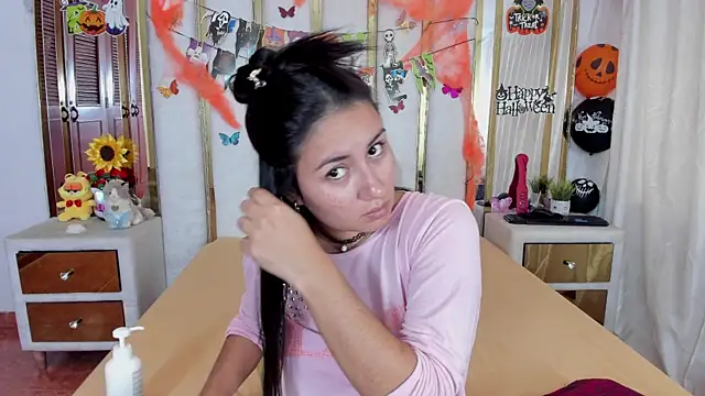 Snapshot of Luna021_1 chatting on 10/25/25, 08:36 Luna021 1 online show from 10/25/25, 08:36