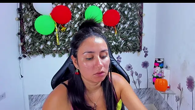 Snapshot of Luna021_1 chatting on 11/01/25, 07:38 Luna021 1 online show from 11/01/25, 07:38