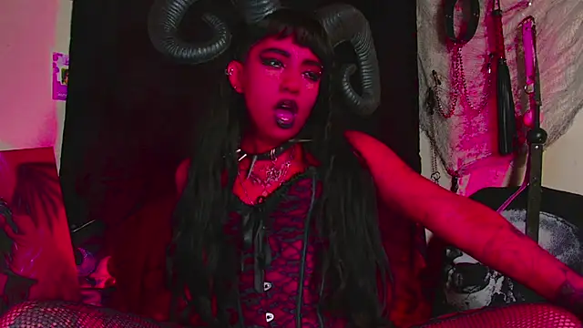 Snapshot of agathaaiko6 chatting on 10/19/25, 01:17 agathaaiko6 online show from 10/19/25, 01:17