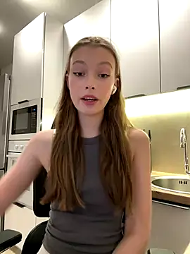 Snapshot of FriendlyFire_18 chatting on 09/23/25, 06:22 FriendlyFire 18 online show from 09/23/25, 06:22