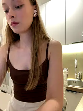 Snapshot of FriendlyFire_18 chatting on 09/25/25, 05:27 FriendlyFire 18 online show from 09/25/25, 05:27