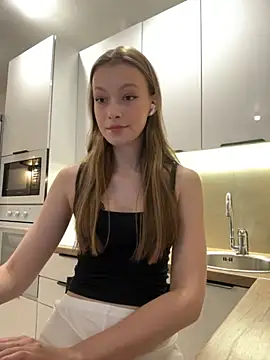 Snapshot of FriendlyFire_18 chatting on 10/03/25, 06:27 FriendlyFire 18 online show from 10/03/25, 06:27