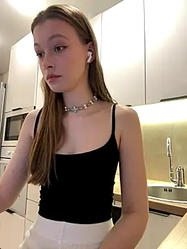 Snapshot of FriendlyFire_18 chatting on 10/05/25, 07:12 FriendlyFire 18 online show from 10/05/25, 07:12