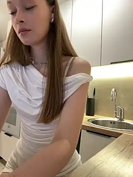 Snapshot of FriendlyFire_18 chatting on 10/16/25, 06:42 FriendlyFire 18 online show from 10/16/25, 06:42