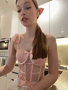 Snapshot of FriendlyFire_18 chatting on 11/01/25, 07:27 FriendlyFire 18 online show from 11/01/25, 07:27