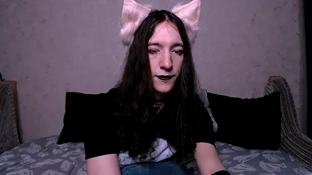 Snapshot of SilverMuse_ chatting on 10/02/25, 02:18 SilverMuse  online show from 10/02/25, 02:18