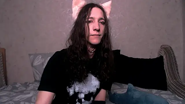Snapshot of SilverMuse_ chatting on 10/12/25, 02:32 SilverMuse  online show from 10/12/25, 02:32