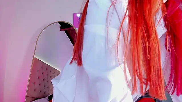 Hayley  Roberts online show from 10/27/25, 07:18