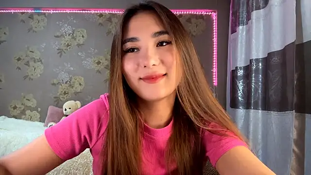 Snapshot of BahaiHeaven chatting on 11/18/25, 11:25 BahaiHeaven online show from 11/18/25, 11:25