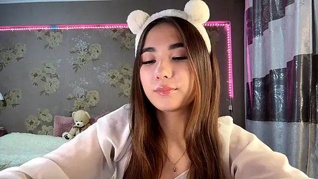 Snapshot of BahaiHeaven chatting on 11/30/25, 11:25 BahaiHeaven online show from 11/30/25, 11:25