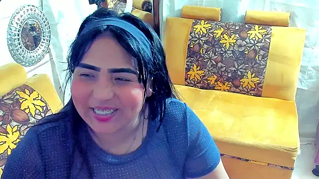 Girl luna  online show from 10/16/25, 07:37