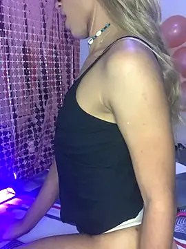 Snapshot of Sweet_Tyra_Doll chatting on 09/30/25, 07:46 Sweet Tyra Doll online show from 09/30/25, 07:46