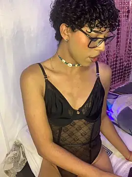 Snapshot of Sweet_Tyra_Doll chatting on 10/04/25, 08:23 Sweet Tyra Doll online show from 10/04/25, 08:23