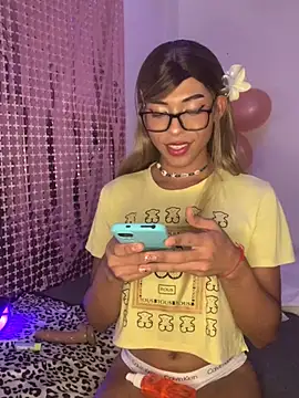 Snapshot of Sweet_Tyra_Doll chatting on 10/17/25, 07:55 Sweet Tyra Doll online show from 10/17/25, 07:55