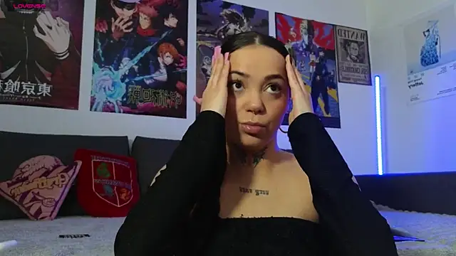 KiraQuinn1 online show from 10/29/25, 04:53