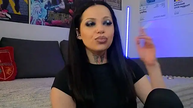 KiraQuinn1 online show from 04/08/26, 03:56