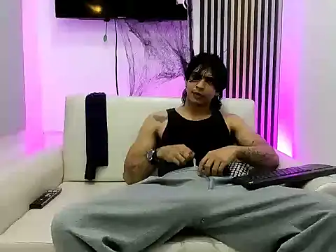 Snapshot of toji_luxxer chatting on 10/28/25, 09:17 toji luxxer online show from 10/28/25, 09:17