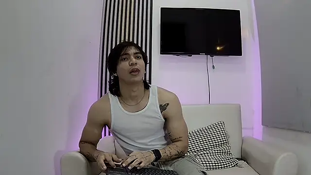 Snapshot of toji_luxxer chatting on 11/06/25, 09:37 toji luxxer online show from 11/06/25, 09:37