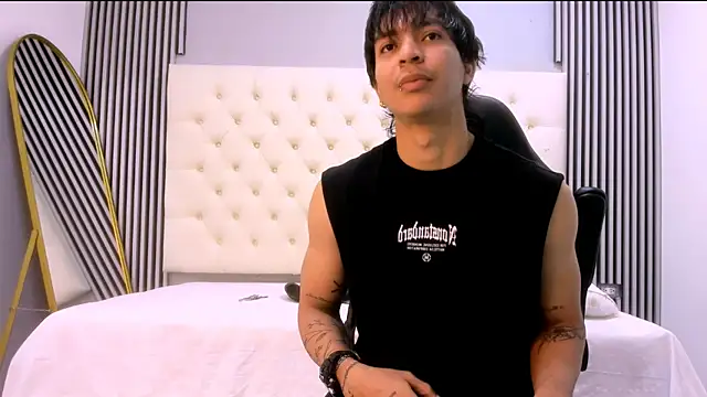 Snapshot of toji_luxxer chatting on 12/05/25, 03:48 toji luxxer online show from 12/05/25, 03:48