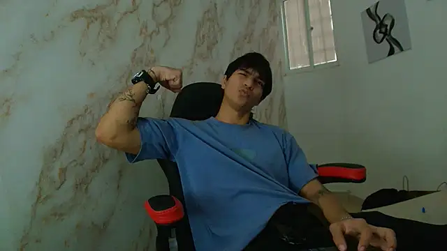 Snapshot of toji_luxxer chatting on 12/13/25, 08:04 toji luxxer online show from 12/13/25, 08:04