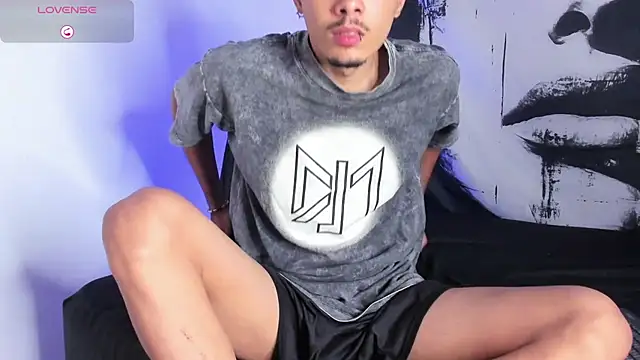 Snapshot of Avaggi chatting on 09/20/25, 10:00 Avaggi online show from 09/20/25, 10:00