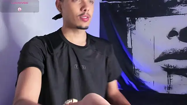 Snapshot of Avaggi chatting on 09/23/25, 10:13 Avaggi online show from 09/23/25, 10:13