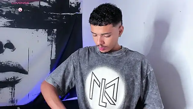 Snapshot of Avaggi chatting on 09/26/25, 10:25 Avaggi online show from 09/26/25, 10:25