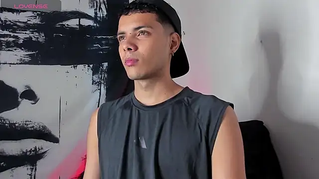 Snapshot of Avaggi chatting on 09/30/25, 09:42 Avaggi online show from 09/30/25, 09:42