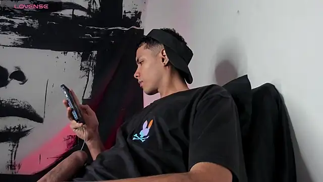 Snapshot of Avaggi chatting on 10/01/25, 09:32 Avaggi online show from 10/01/25, 09:32